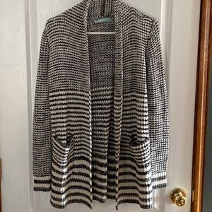 Maurices knit cardigan sweater black and white size small, EUC